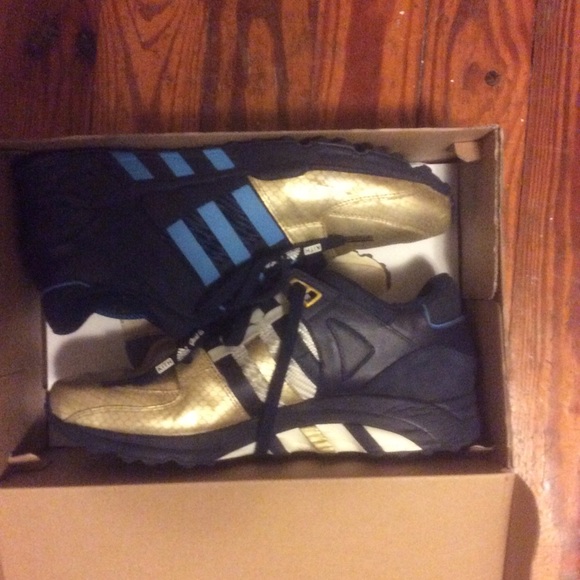 Ronnie Fieg x Adidas NYC's Bravest EQT 93 support - Picture 8 of 8